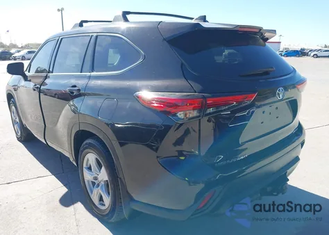 2021 Toyota Highlander Le z USA, uszkodzony, nr VIN 5TDBZRBHXMS102320